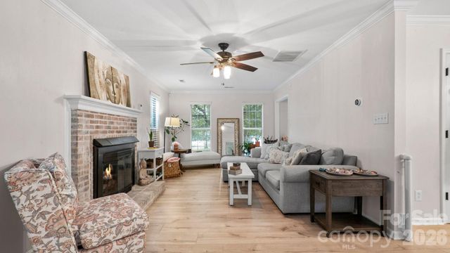 6901 Daerwood Place, Charlotte, NC 28215