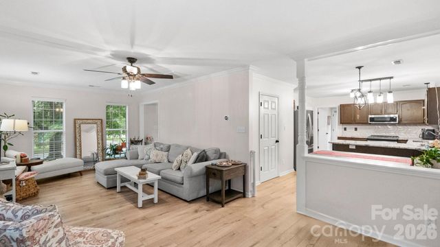 6901 Daerwood Place, Charlotte, NC 28215