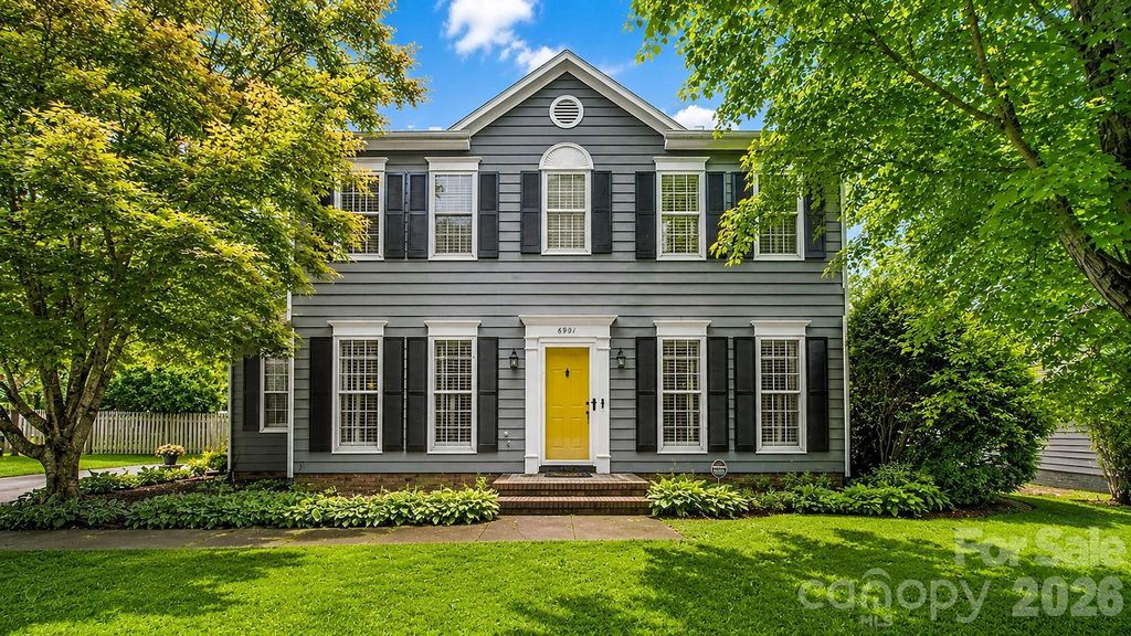 6901 Daerwood Place, Charlotte, NC 28215