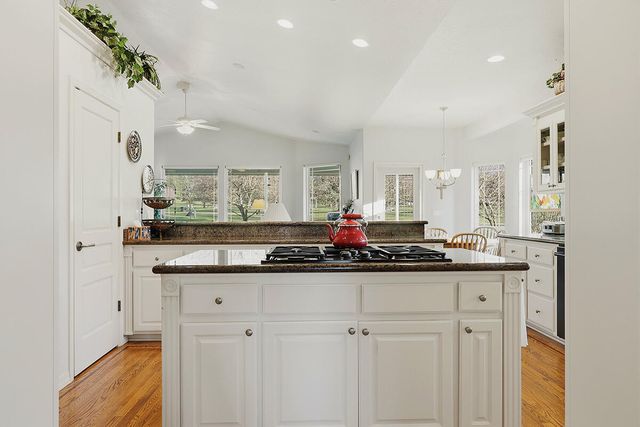 209 Twisted Pine Drive, Grants Pass, OR 97527