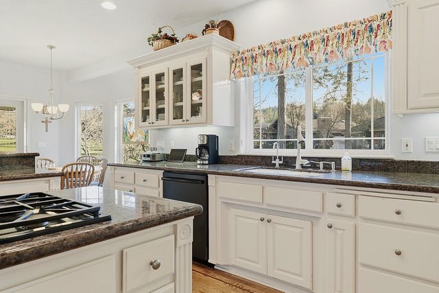 209 Twisted Pine Drive, Grants Pass, OR 97527