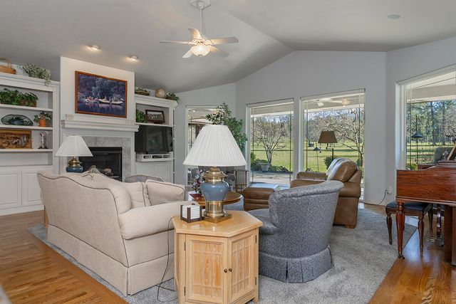 209 Twisted Pine Drive, Grants Pass, OR 97527