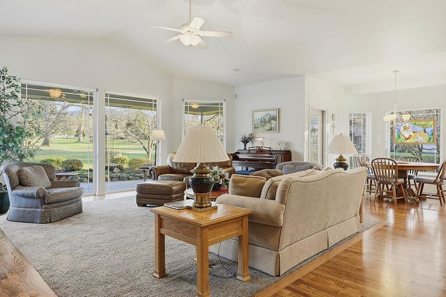 209 Twisted Pine Drive, Grants Pass, OR 97527