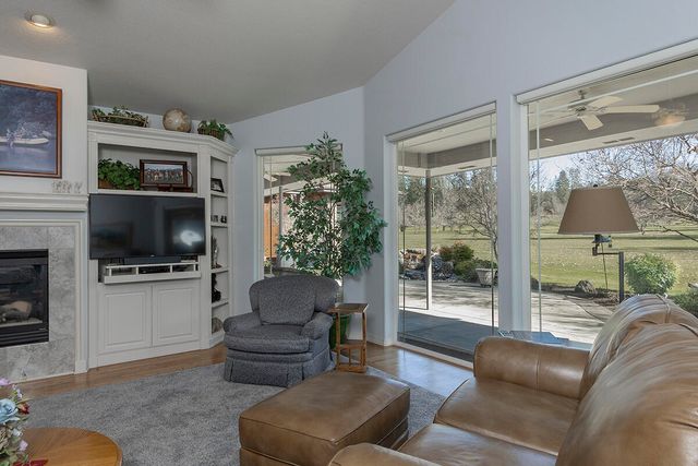 209 Twisted Pine Drive, Grants Pass, OR 97527