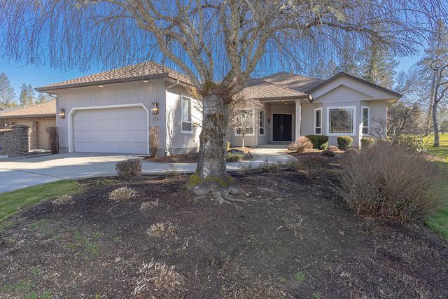 209 Twisted Pine Drive, Grants Pass, OR 97527