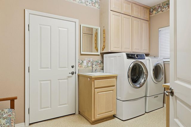 209 Twisted Pine Drive, Grants Pass, OR 97527