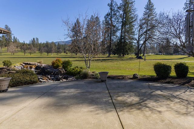 209 Twisted Pine Drive, Grants Pass, OR 97527