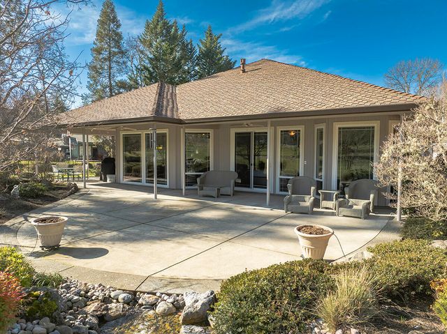 209 Twisted Pine Drive, Grants Pass, OR 97527