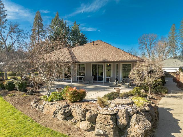 209 Twisted Pine Drive, Grants Pass, OR 97527