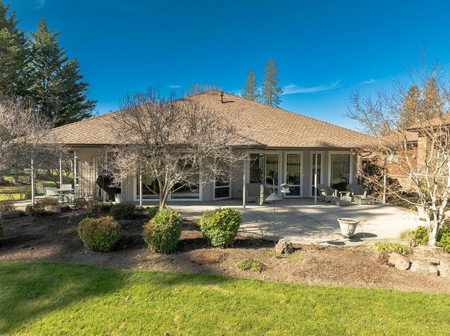 209 Twisted Pine Drive, Grants Pass, OR 97527