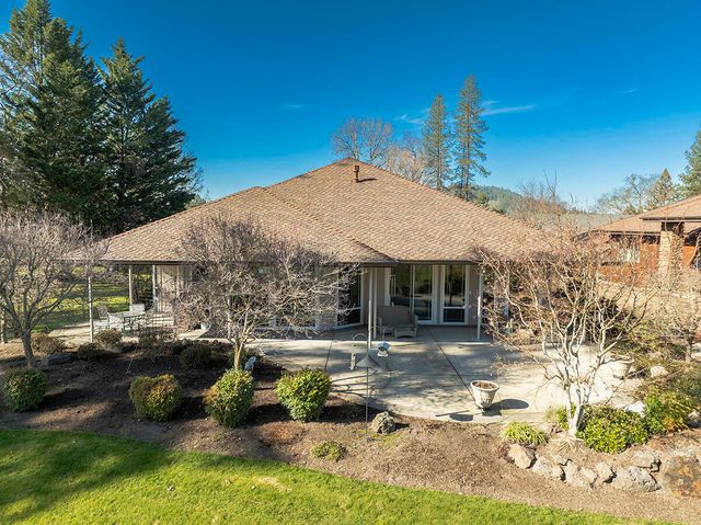 209 Twisted Pine Drive, Grants Pass, OR 97527