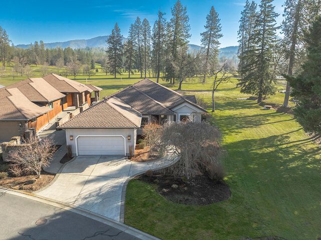 209 Twisted Pine Drive, Grants Pass, OR 97527