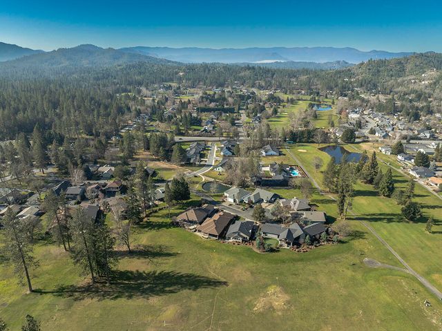 209 Twisted Pine Drive, Grants Pass, OR 97527