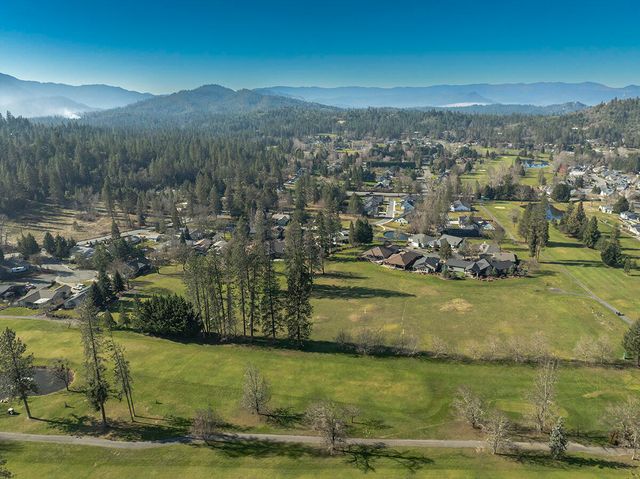 209 Twisted Pine Drive, Grants Pass, OR 97527