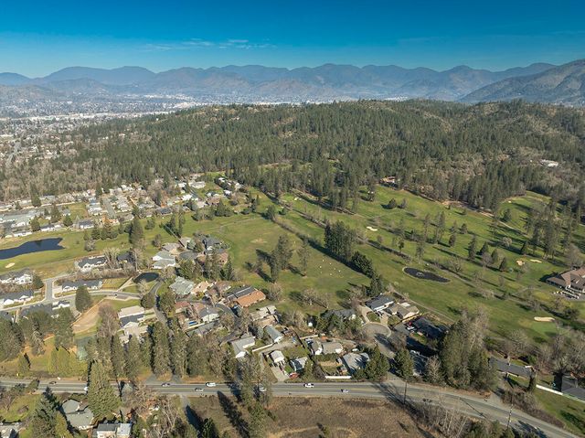 209 Twisted Pine Drive, Grants Pass, OR 97527