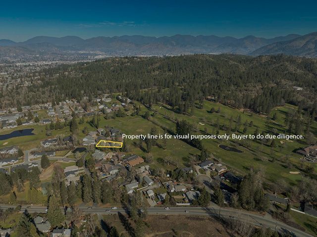 209 Twisted Pine Drive, Grants Pass, OR 97527