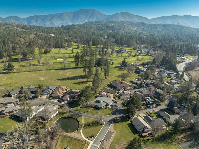 209 Twisted Pine Drive, Grants Pass, OR 97527