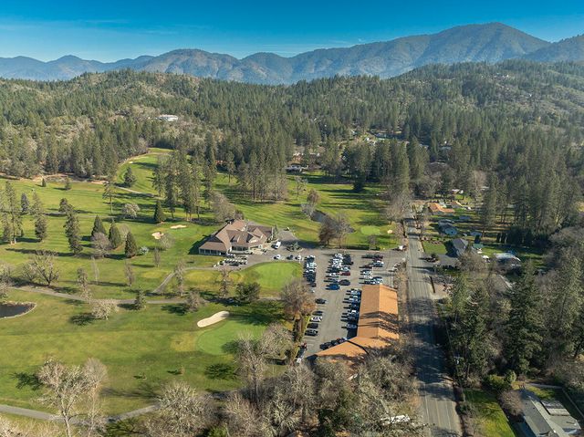 209 Twisted Pine Drive, Grants Pass, OR 97527
