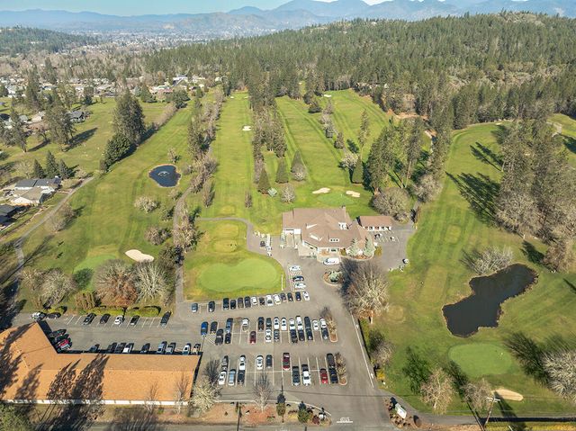 209 Twisted Pine Drive, Grants Pass, OR 97527