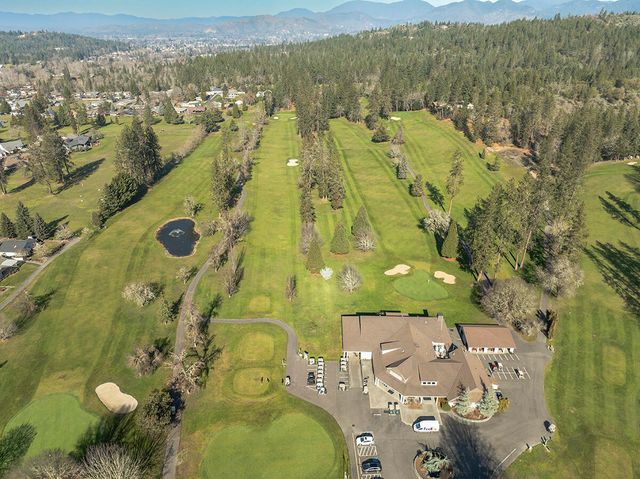 209 Twisted Pine Drive, Grants Pass, OR 97527