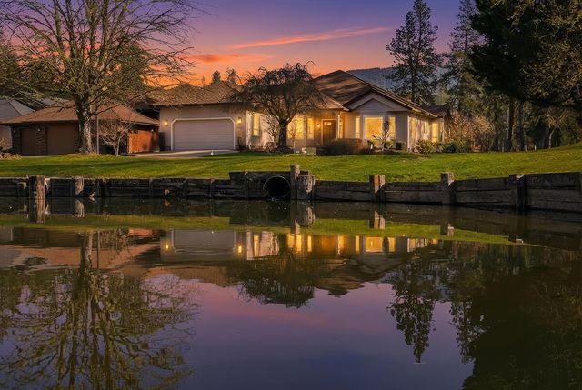 209 Twisted Pine Drive, Grants Pass, OR 97527