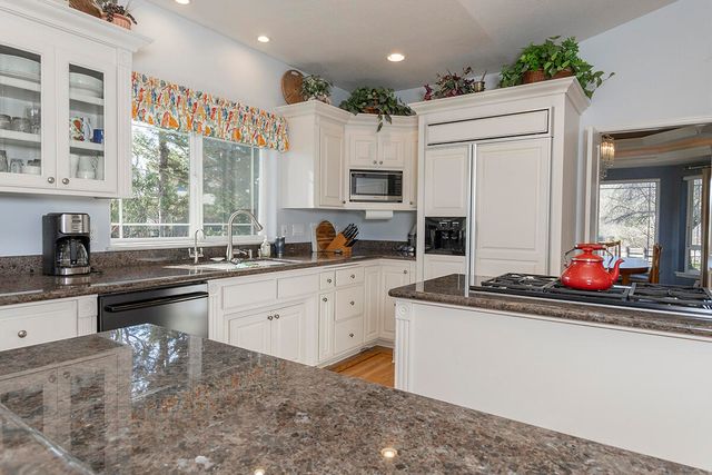 209 Twisted Pine Drive, Grants Pass, OR 97527