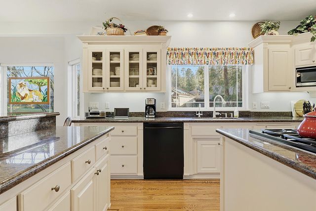 209 Twisted Pine Drive, Grants Pass, OR 97527