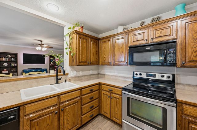 721 Morgan Drive, Burleson, TX 76028