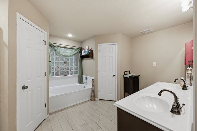 721 Morgan Drive, Burleson, TX 76028