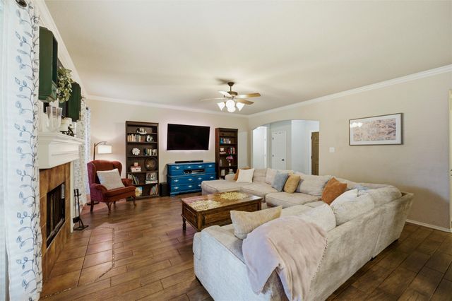 721 Morgan Drive, Burleson, TX 76028