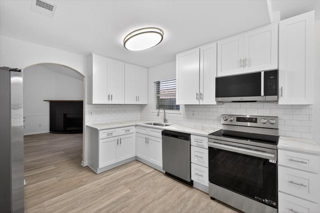 617 Hollyberry Drive, Mansfield, TX 76063