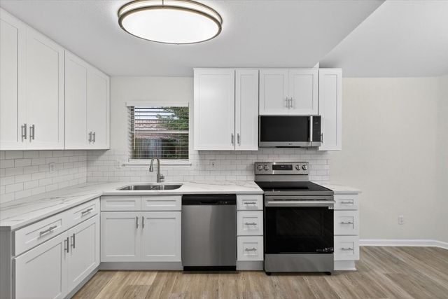 617 Hollyberry Drive, Mansfield, TX 76063