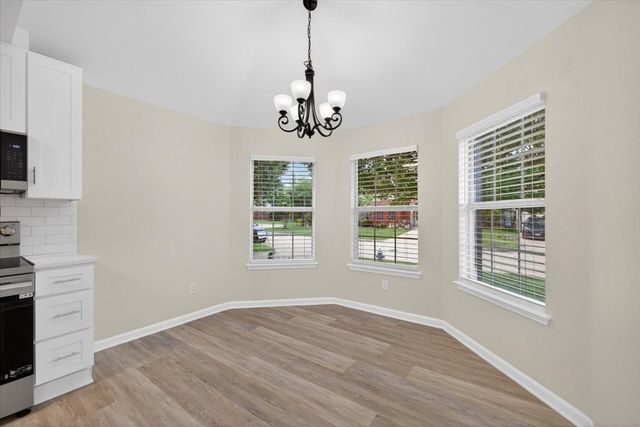 617 Hollyberry Drive, Mansfield, TX 76063