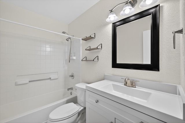 617 Hollyberry Drive, Mansfield, TX 76063