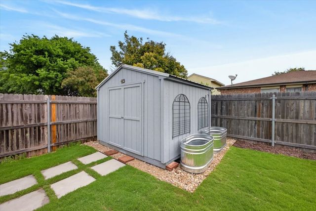 617 Hollyberry Drive, Mansfield, TX 76063