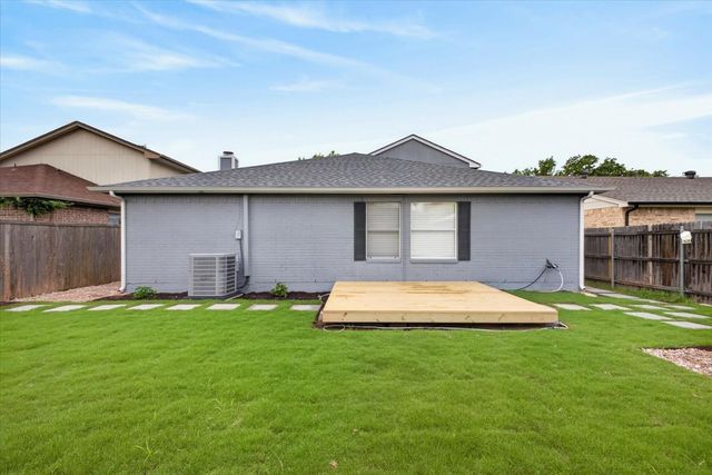 617 Hollyberry Drive, Mansfield, TX 76063