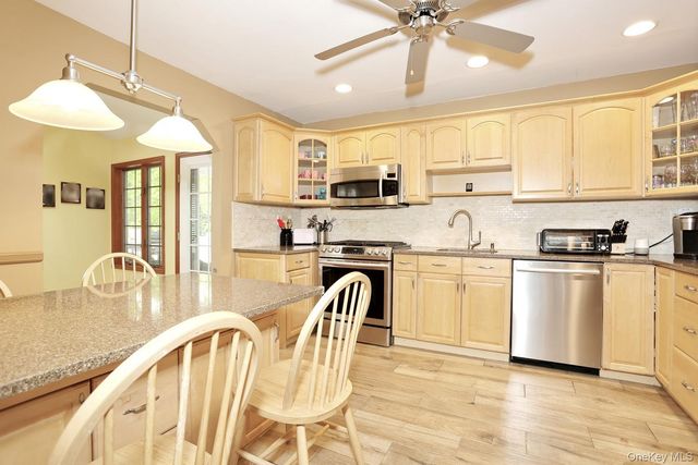 55 Stonewall Lane, Congers, NY 10920