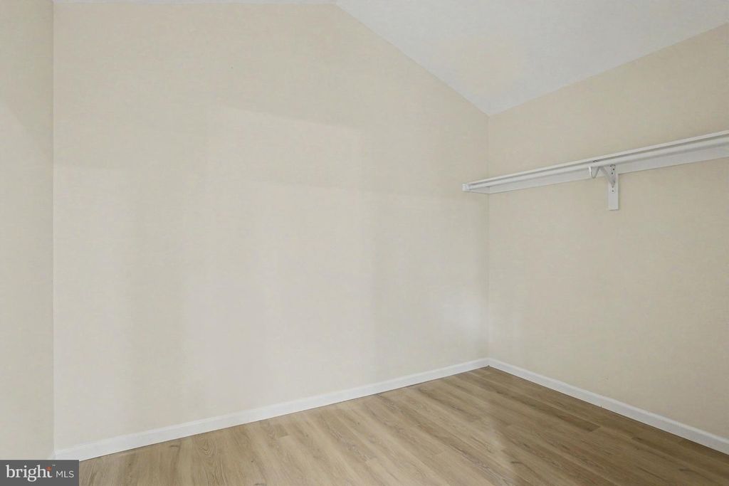 Image 19 of property listing at 910 PIERPOINT DR, Pasadena, MD 21122