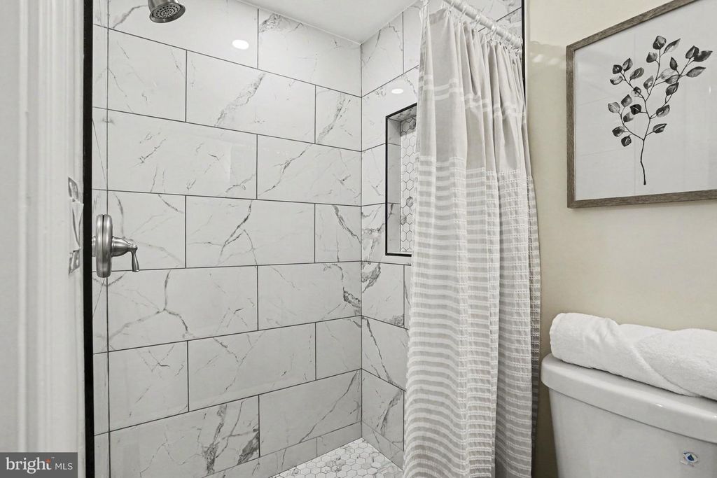 Image 28 of property listing at 910 PIERPOINT DR, Pasadena, MD 21122