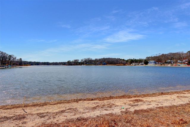 243 Lakeside Trail, Ridge, NY 11961