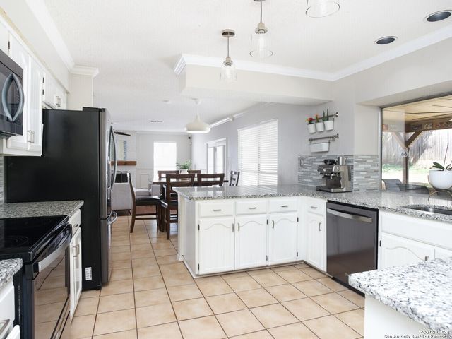 18118 Summer Knoll, San Antonio, TX 78258