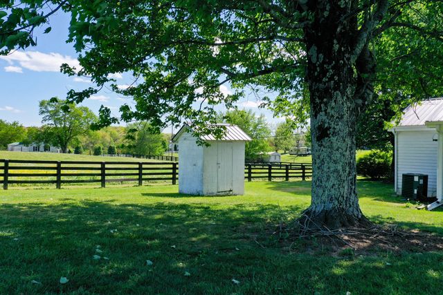 7409 Highway 490, East Bernstadt, KY 40729