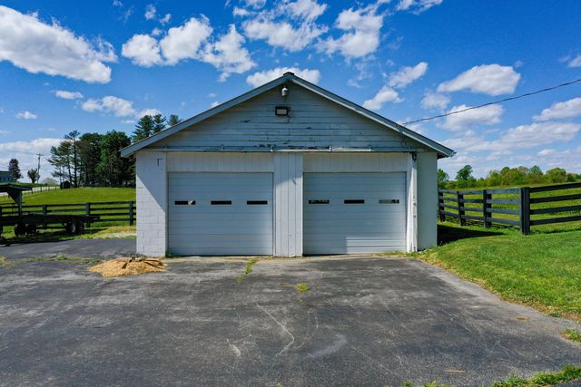 7409 Highway 490, East Bernstadt, KY 40729