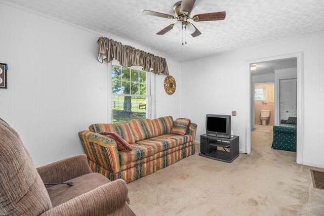 7409 Highway 490, East Bernstadt, KY 40729