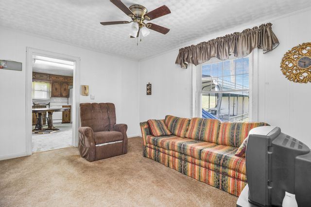 7409 Highway 490, East Bernstadt, KY 40729