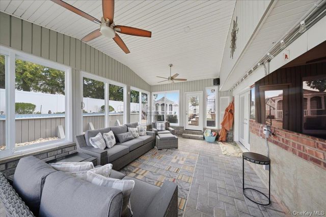 241 W 18th Street, Deer Park, NY 11729