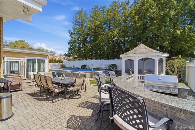 241 W 18th Street, Deer Park, NY 11729