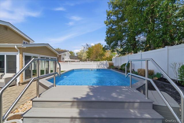 241 W 18th Street, Deer Park, NY 11729