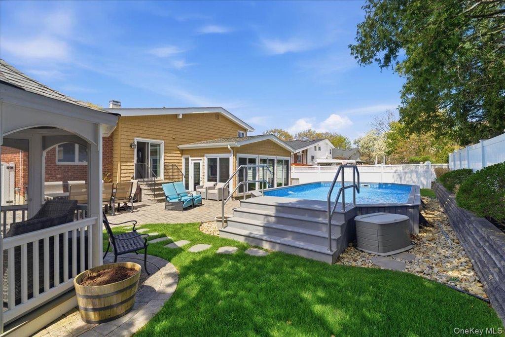 241 W 18th Street, Deer Park, NY 11729