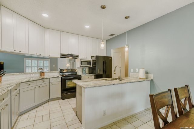 8201 Rimline Dr, San Antonio, TX 78251